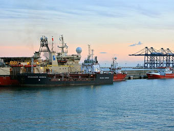  .   Alex Proimos   wikipedia.org